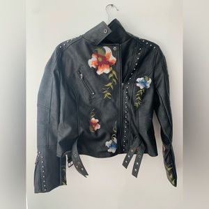 Elegant Black Leather Jacket with Exquisite Floral Stitching